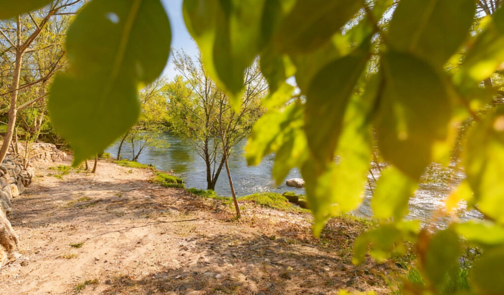 Camping avec plage privé rivière Ardèche