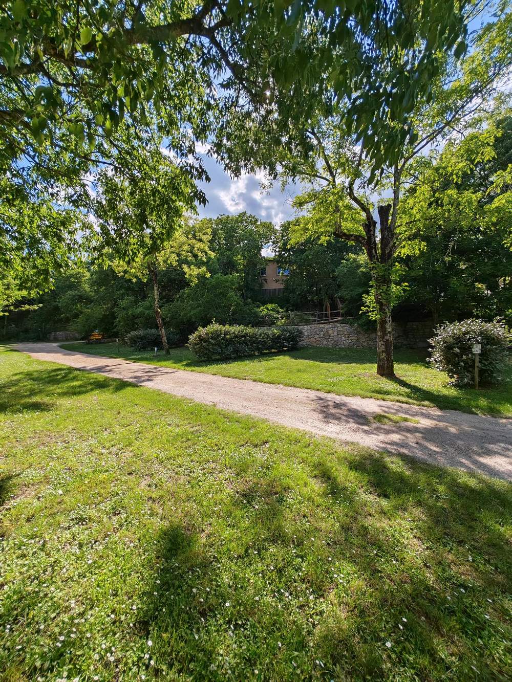 Location emplacement camping en ardèche